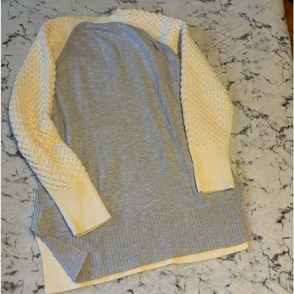 NWOT BANANA REPUBLIC CABLE-KNIT DEEP VEE TUNIC - Picture 5 of 8